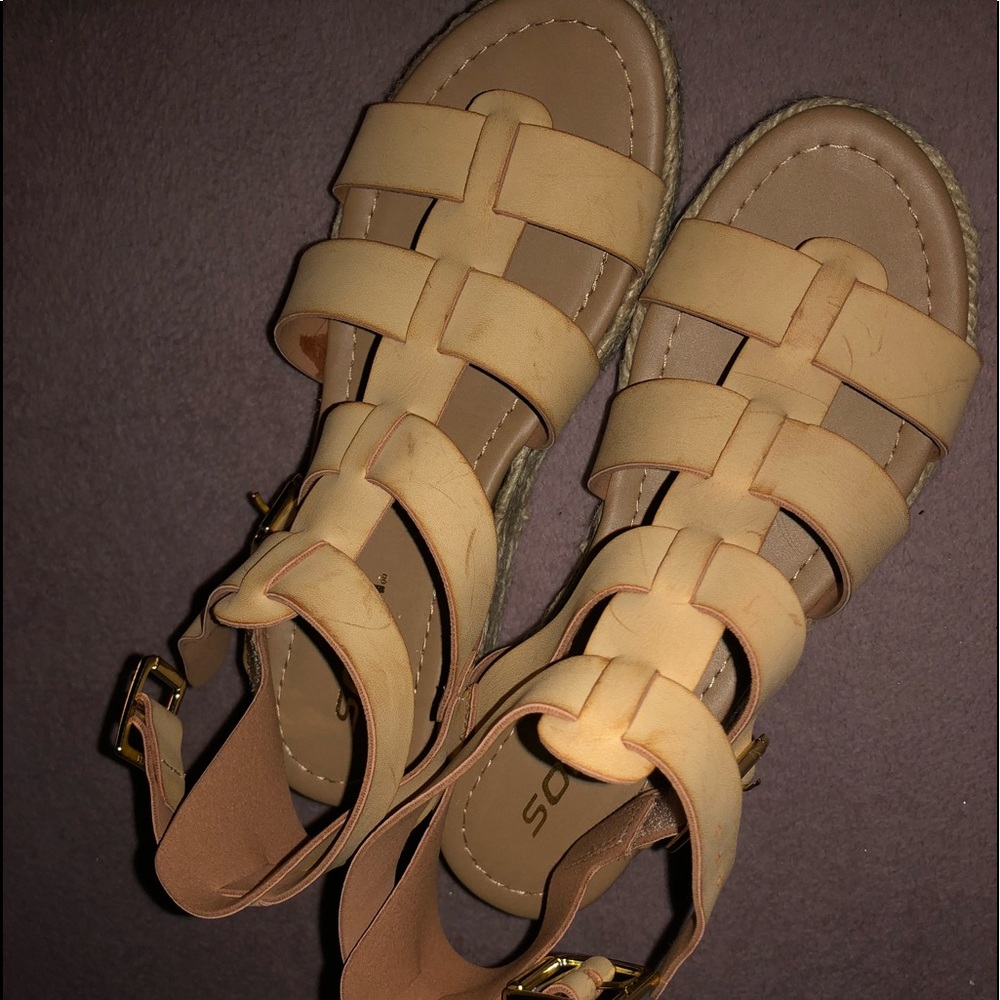 tan wedges